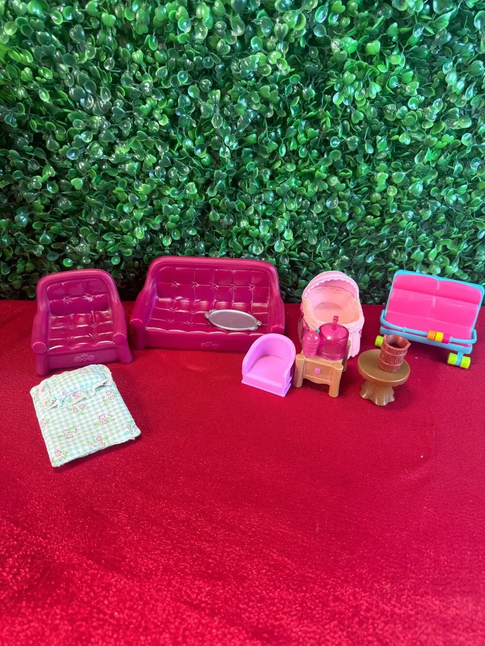 Li'l Woodzeez Living Room Nursery Set Bright Pink Doll House Furniture Toys